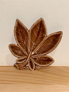Wade England Horse Chestnut/ Buckeye Leaf Trinket Dish VTG
